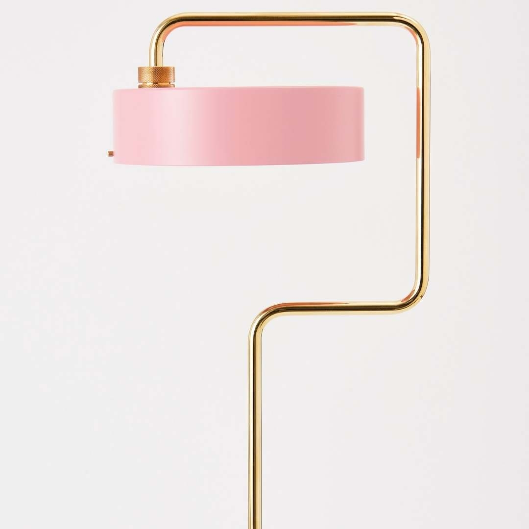 Se Petite Machine Gulvlampe Light Pink - Made by Hand hos Luxlight.dk