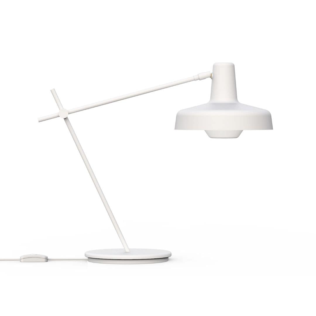 Se Arigato Bordlampe Small Hvid - Grupa Products hos Luxlight.dk