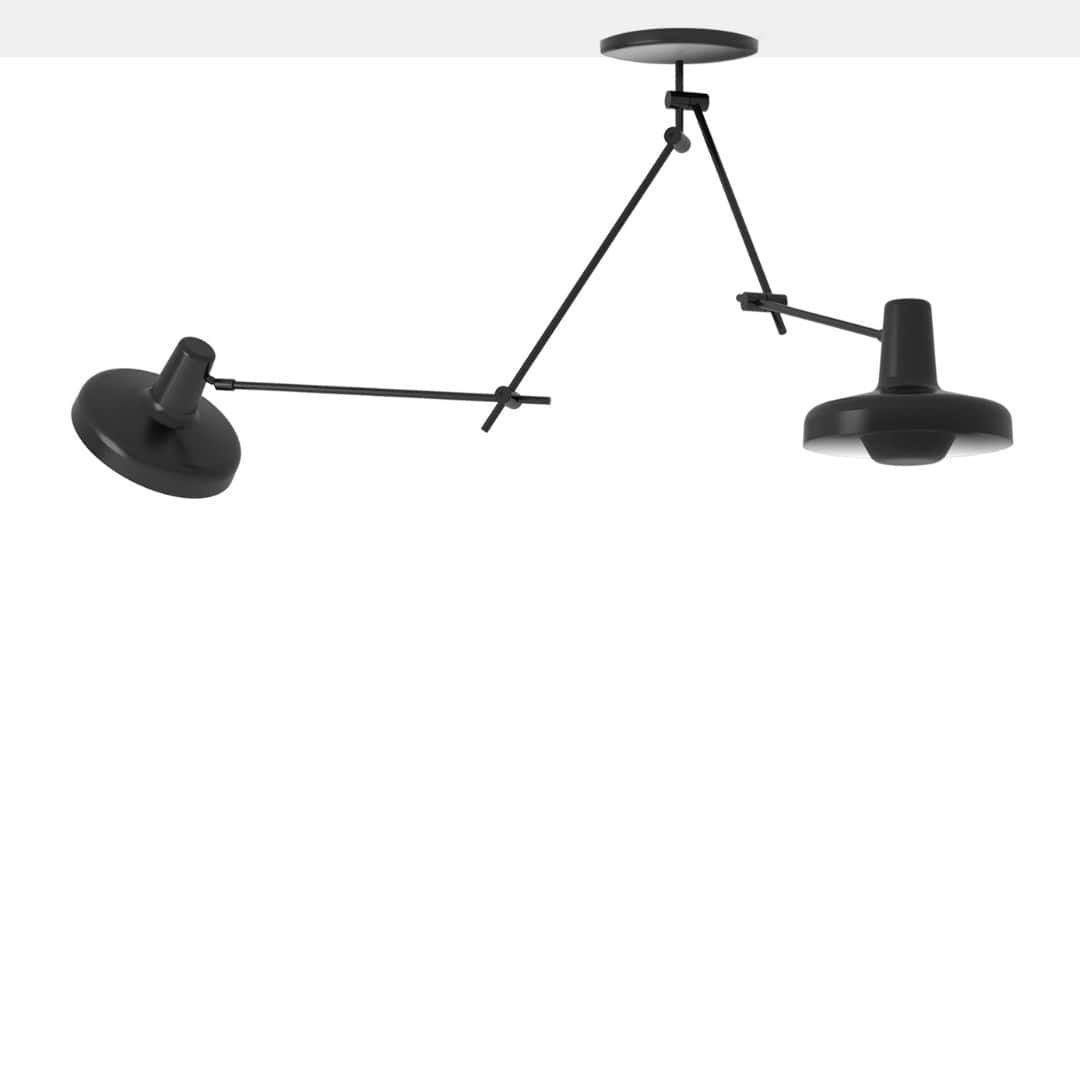 Se Arigato 2 loftlampe - Grupa Products-Sort hos Luxlight.dk