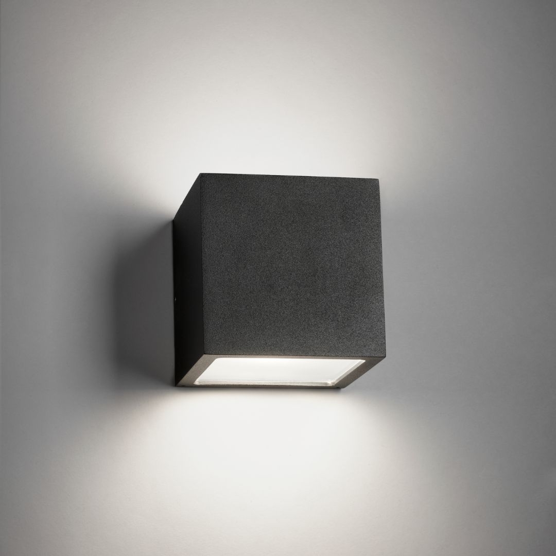 Se Cube Up/Down - Light Point-Sort hos Luxlight.dk