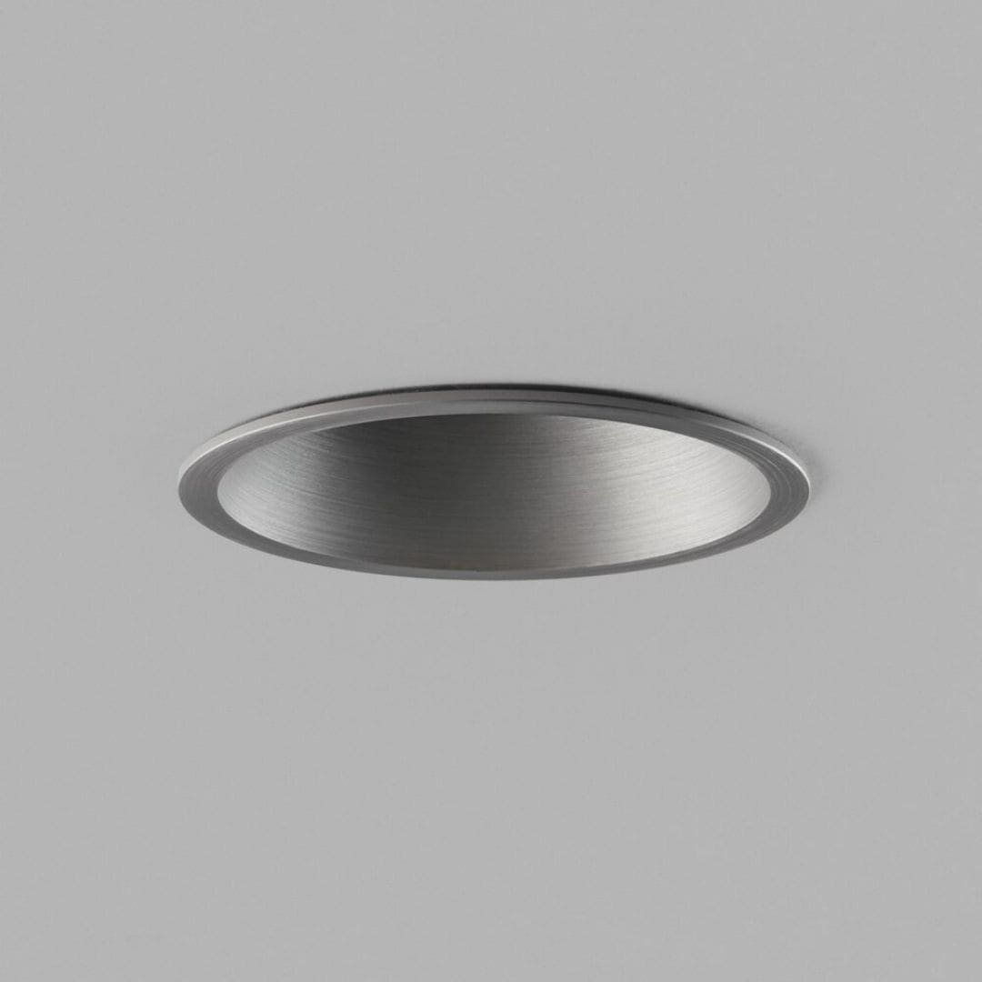 Se Curve 2 Spot Ø110 Titanium - LIGHT-POINT hos Luxlight.dk