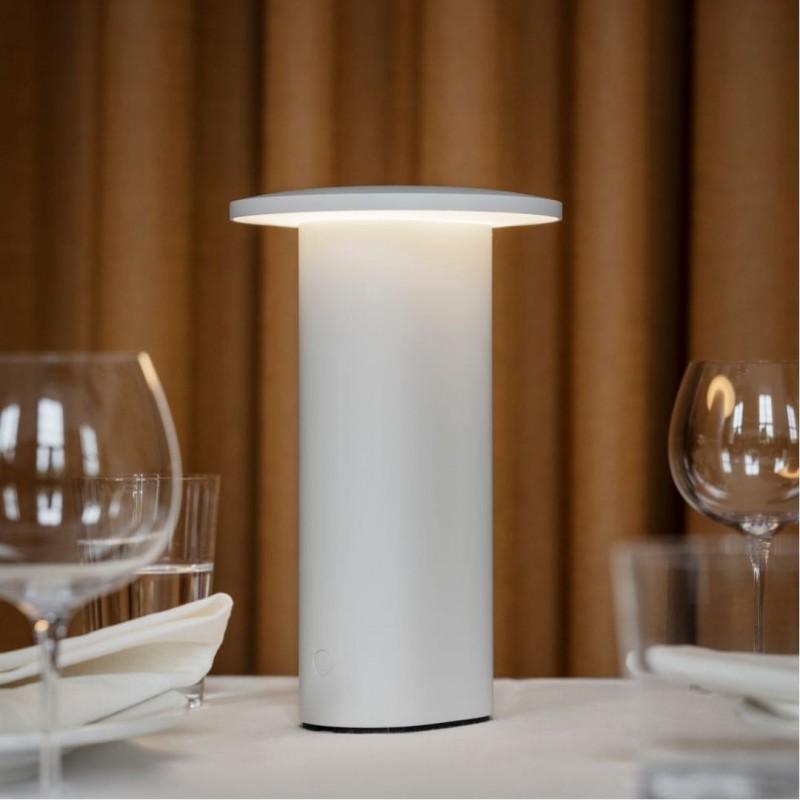 SolaePortablebordlampeHvidFritzHansen-01