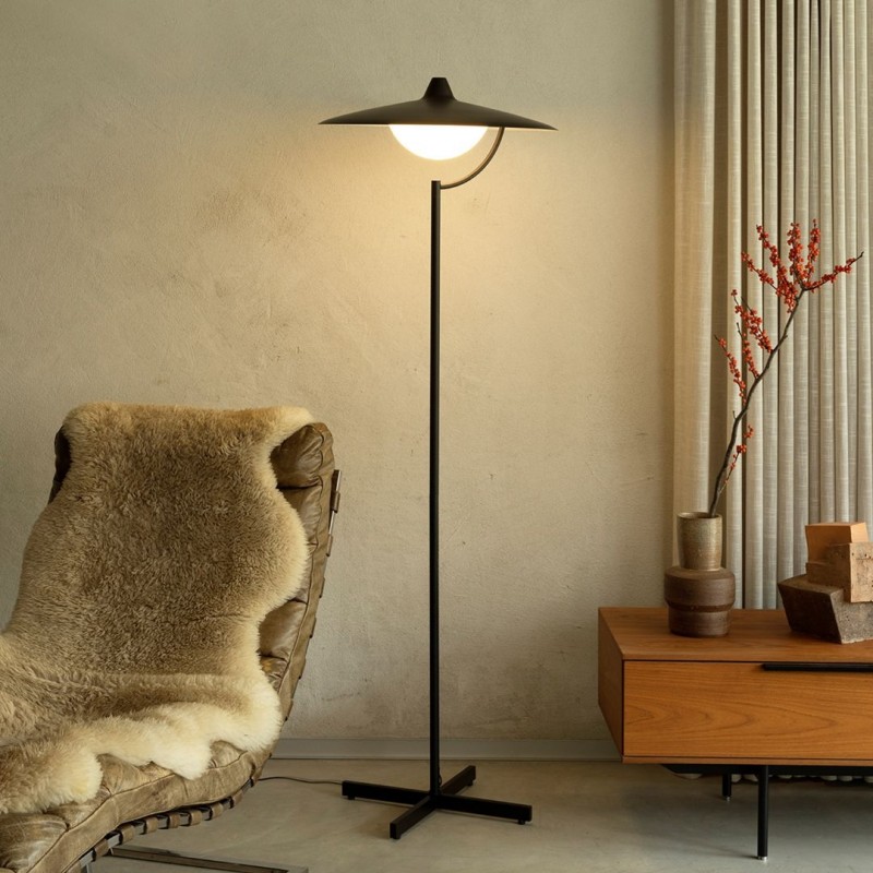 BinyGulvlampeSortDCW-01