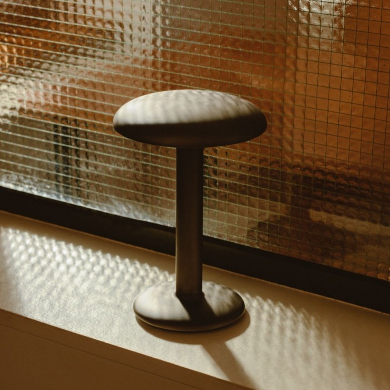 GustaveResidentialBordlampe2700KRAluminiumFlos-01