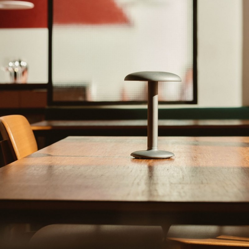 GustaveResidentialBordlampe2700KRAluminiumFlos-01