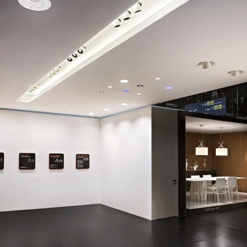 Kap80SurfaceRoundMainsDimmingOpticFloodDybbrunGuldFlos-01