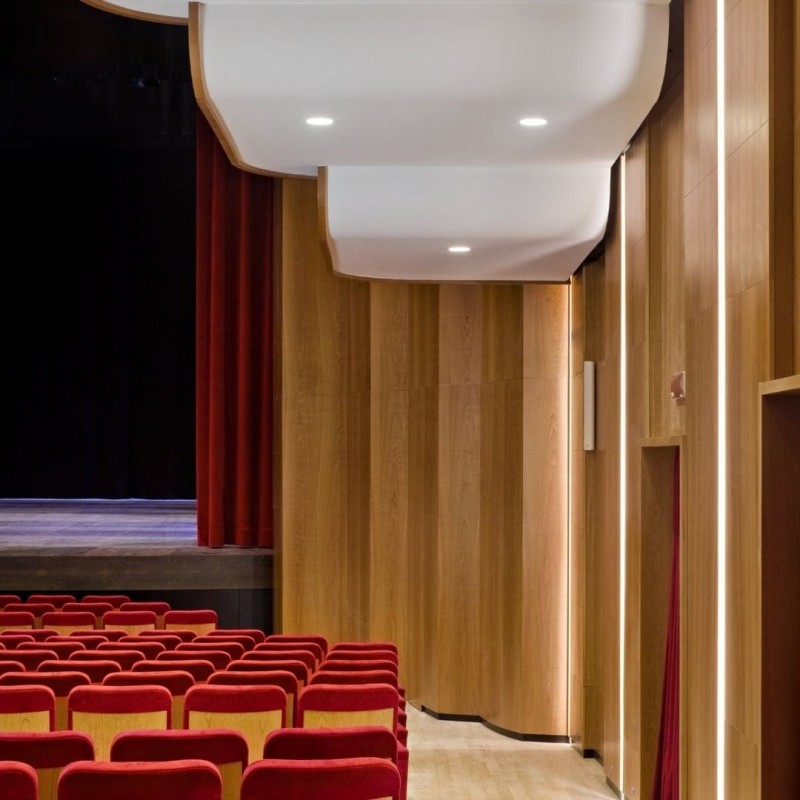 Kap80SurfaceRoundMainsDimmingOpticFloodSortGuldFlos-01