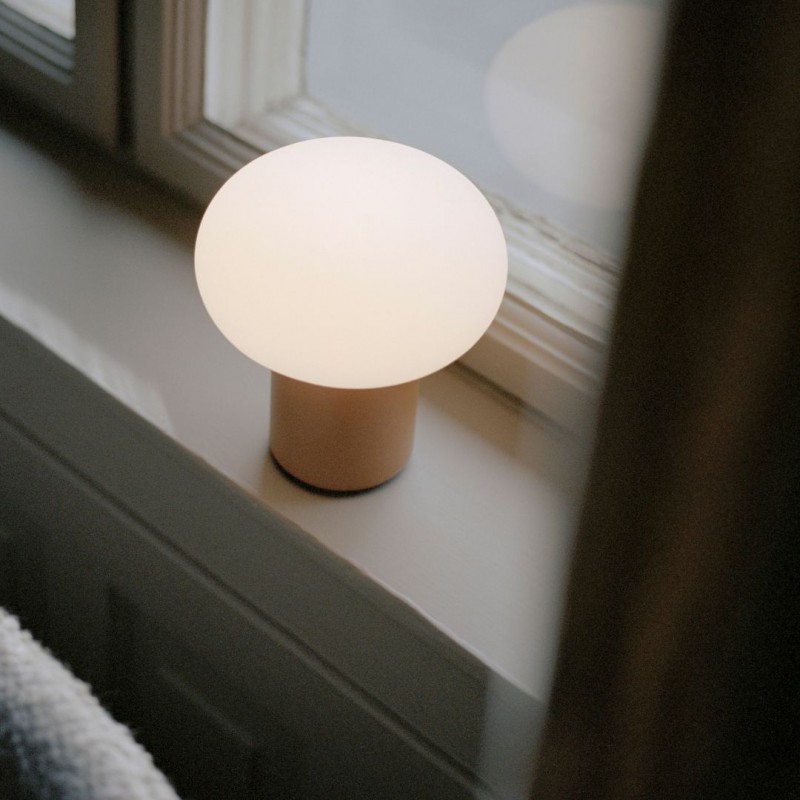 KarlJohanPortableBordlampeOchreYellowNewWorks-01