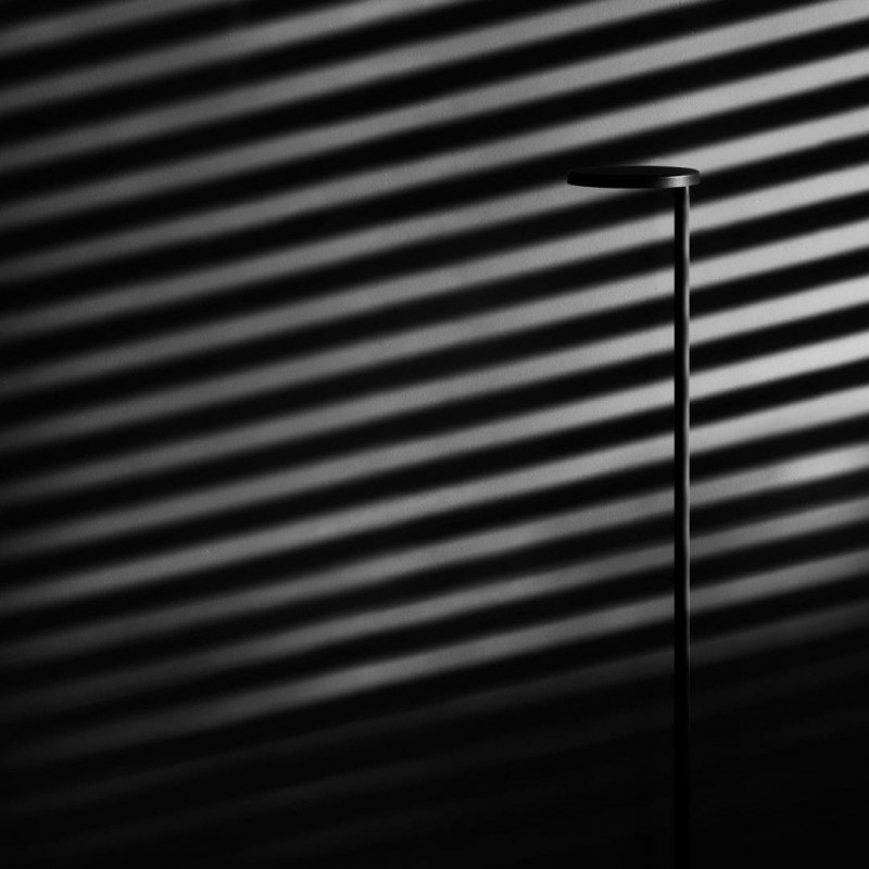 ObliqueGulvlampeMatAntracitSlngelagerhavesFlos-01