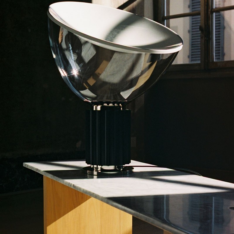 TacciaBordlampeAkrylskrmLEDSortFlos-01