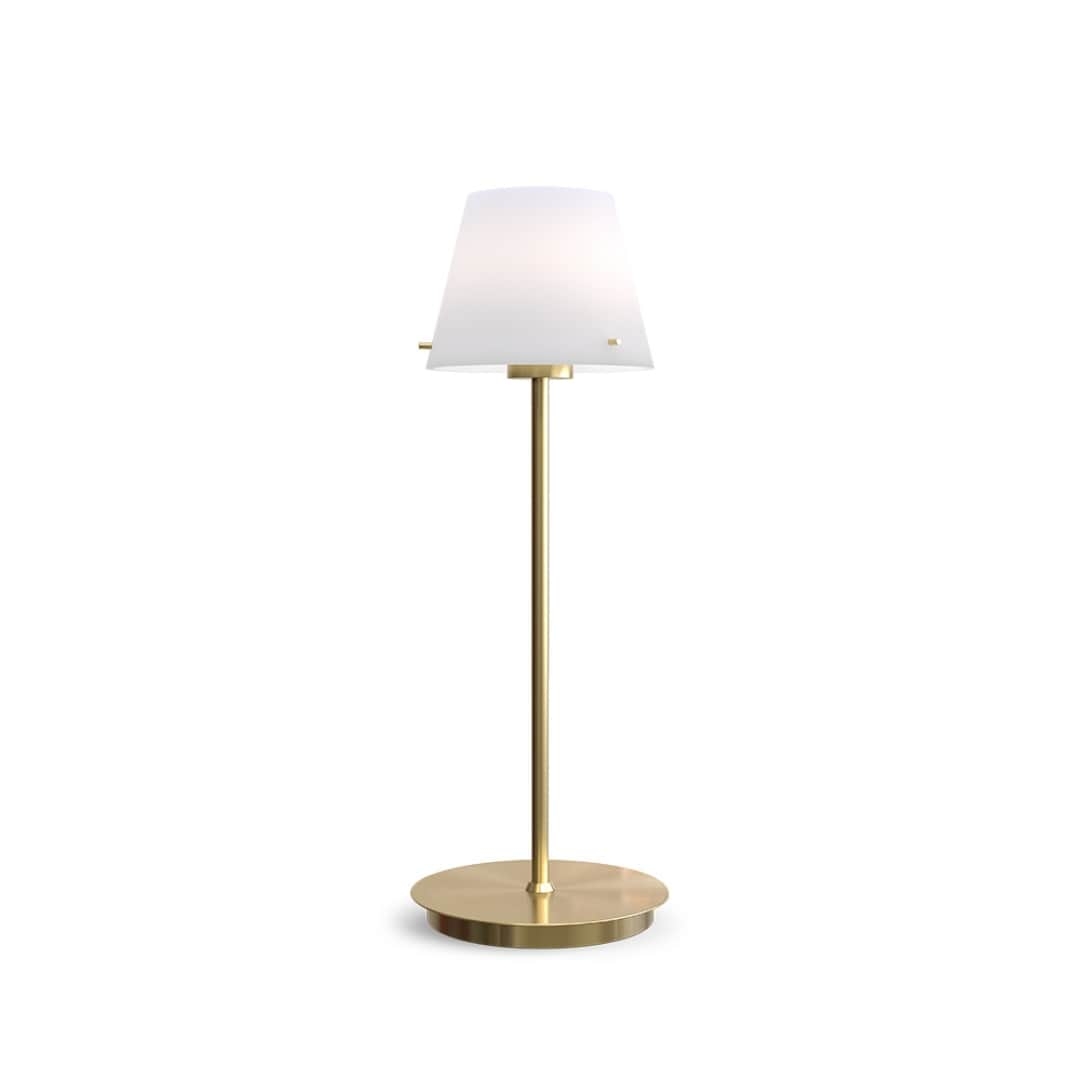 Se Gil Bordlampe Satin Messing - Belid hos Luxlight.dk