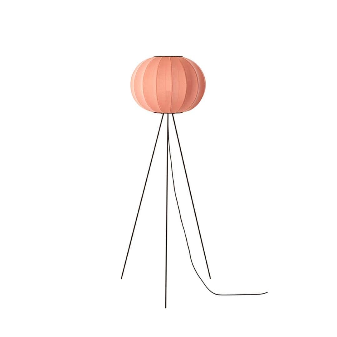 Billede af Knit-Wit 45 Round Gulvlampe High Coral - Made by Hand