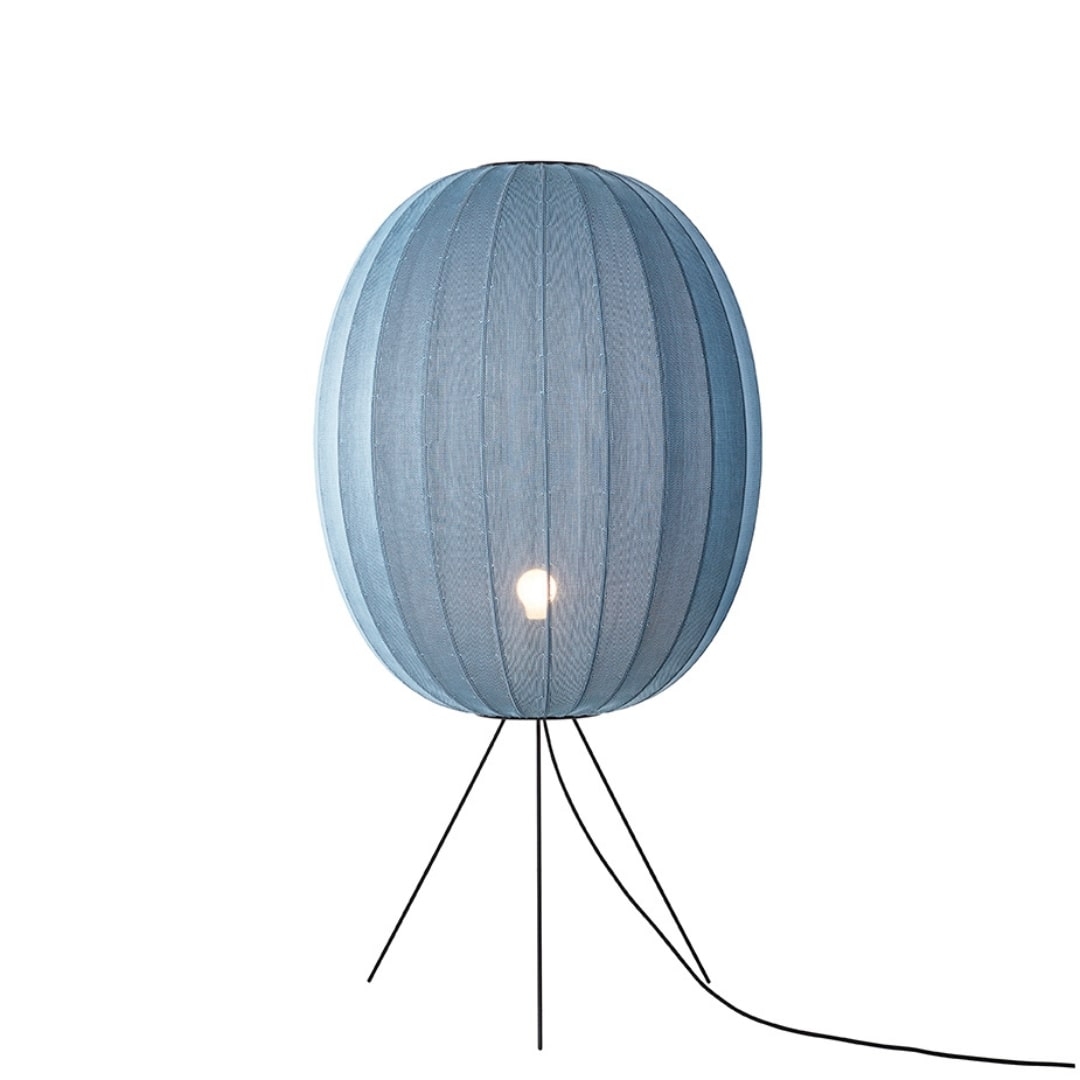 Se Knit-Wit 65 High Oval Gulvlampe Medium Blå - Made by Hand hos Luxlight.dk
