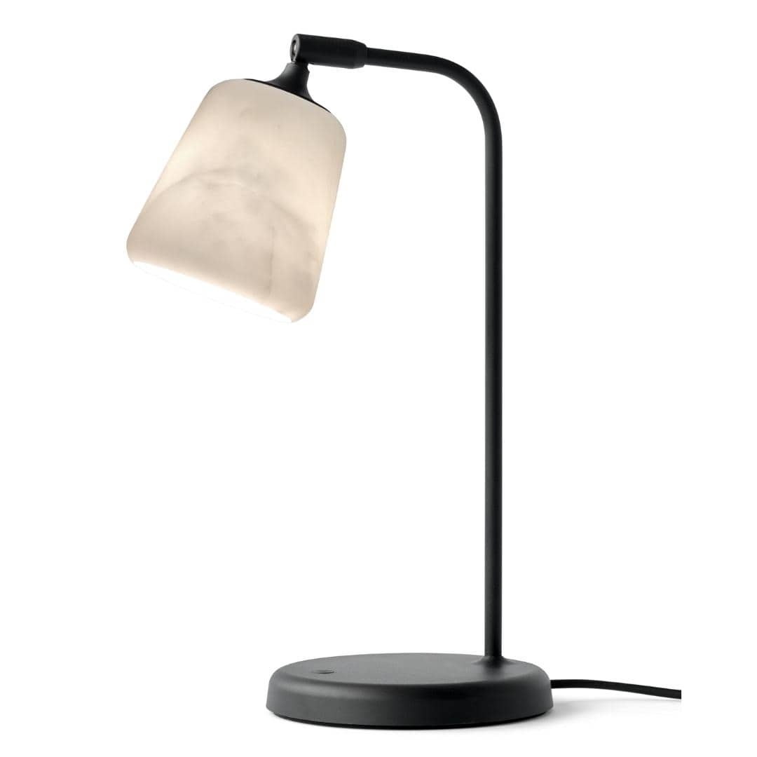 Se Material Bordlampe "The Black Sheep" Hvid Marmor - New Works hos Luxlight.dk