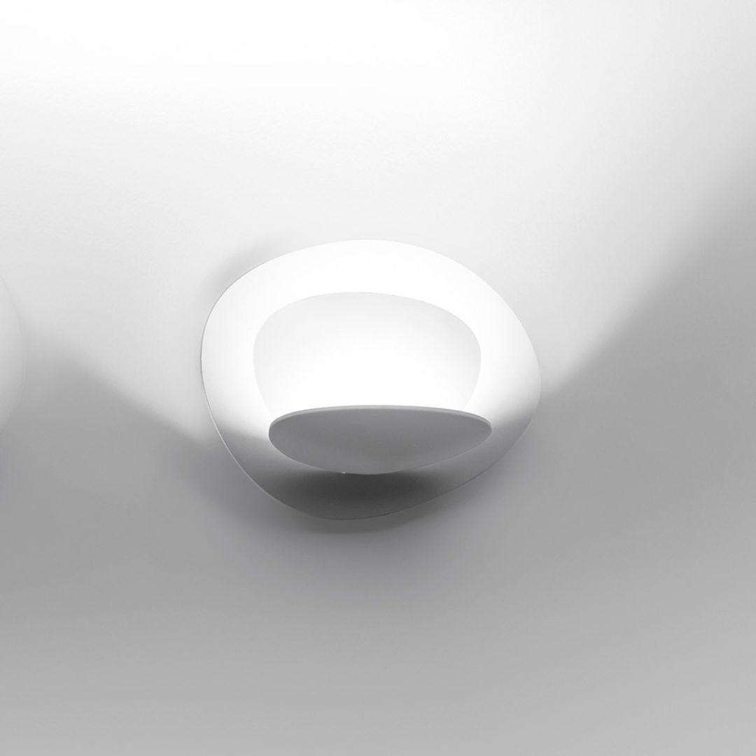 Se Pirce Micro Væglampe LED Hvid 2700K - Artemide hos Luxlight.dk