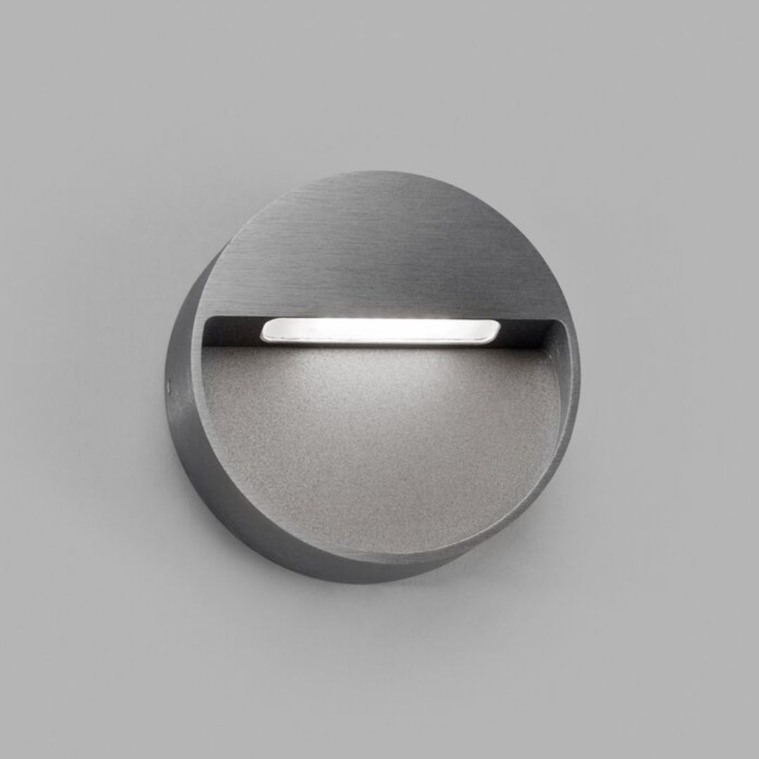 Se Serious 2 Væglampe Titanium - LIGHT-POINT hos Luxlight.dk