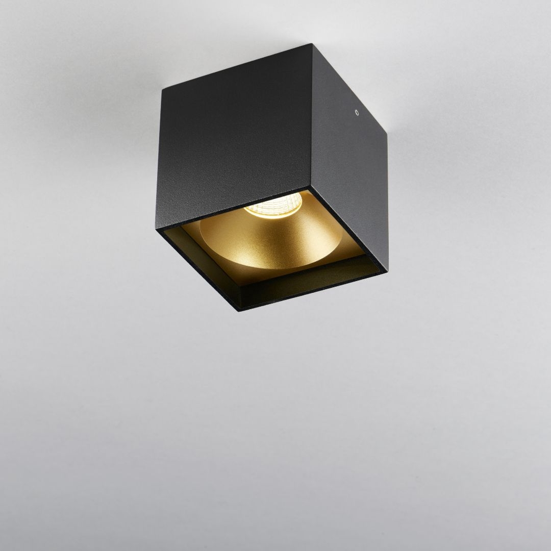 Solo Square Loftlampe Sort/Guld 3000K - Så længe lager haves - LIGHT-POINT