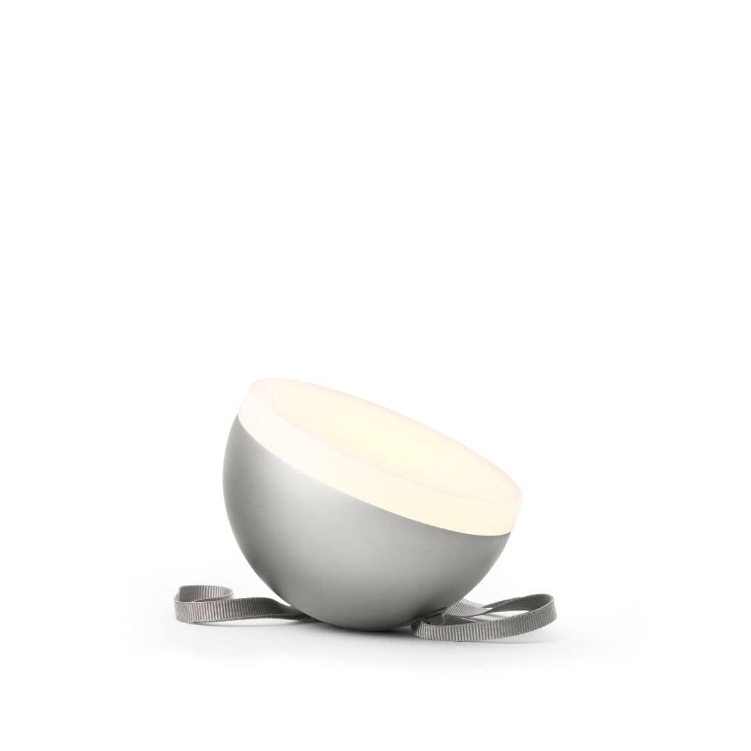 Se Sphere Adventure Light Udendørslampe Warm Grey - New Works hos Luxlight.dk